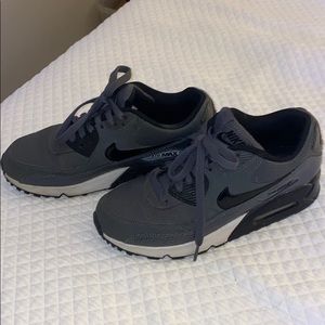 Gray Nike air max shoes size 7.5
